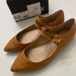 New Banana Republic Ostrich flats size 6.5